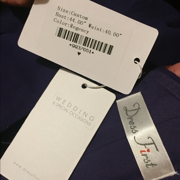 Beautiful One-Sleeved Cocktail Dress - Picture 4 of 4